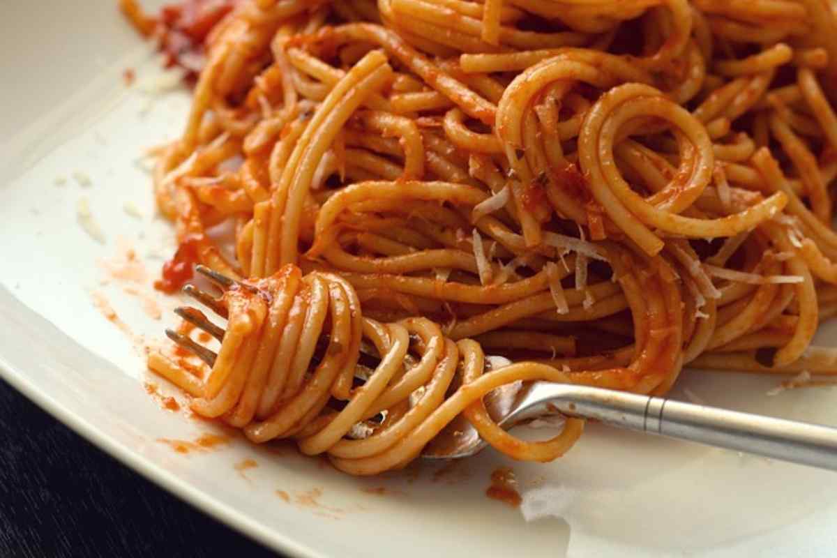 pasta all'acqua di pomodoro, una delizia 