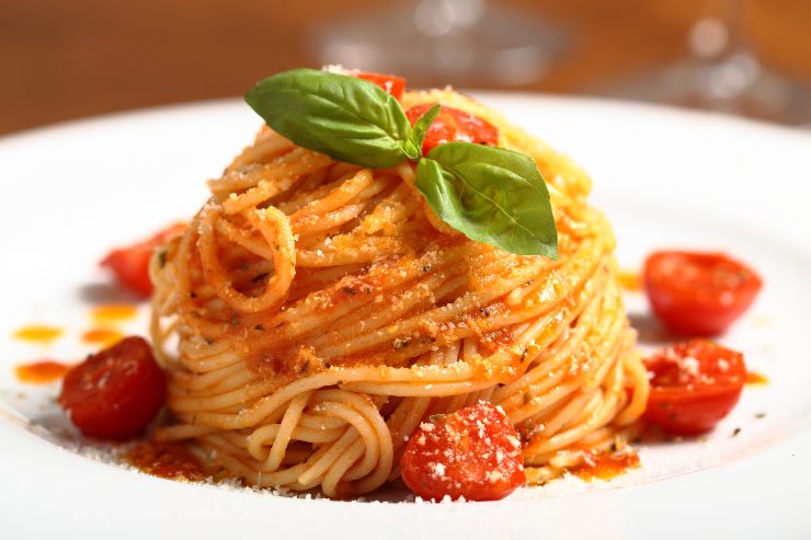 spaghetti al pomodoro, ricetta Carlo cracco 