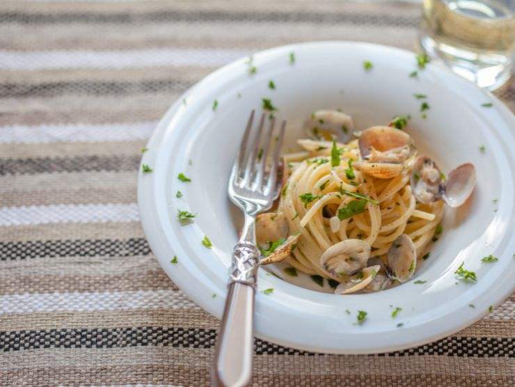 spaghetti con le vongole, cremosi