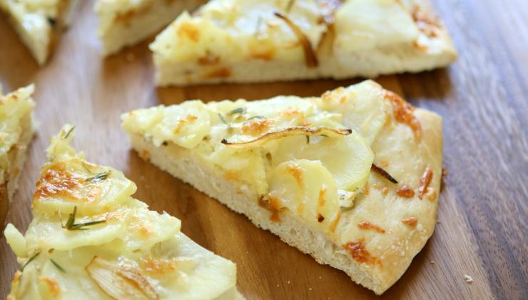 pizza con patate fatta in casa