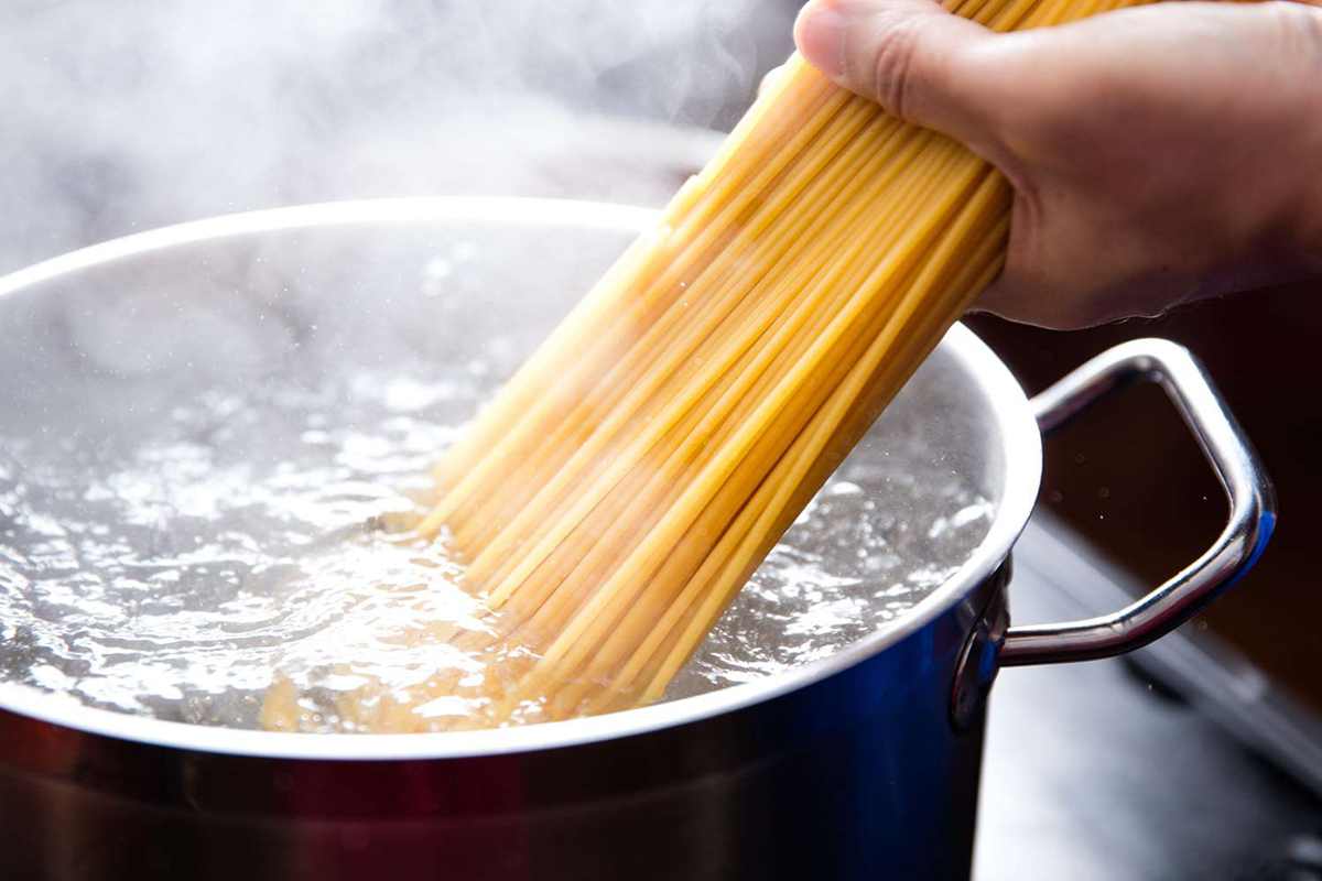 acqua di cottura per annaffiare le piante