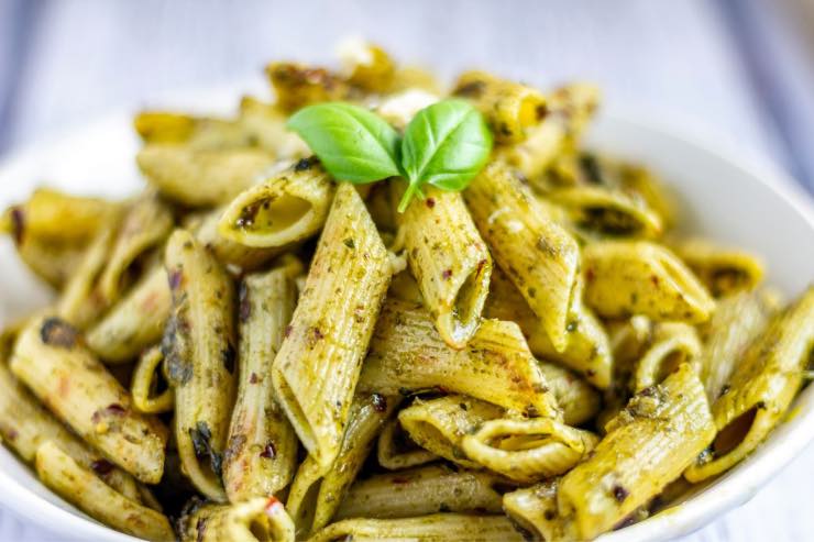 ricetta, pasta con lattuga 