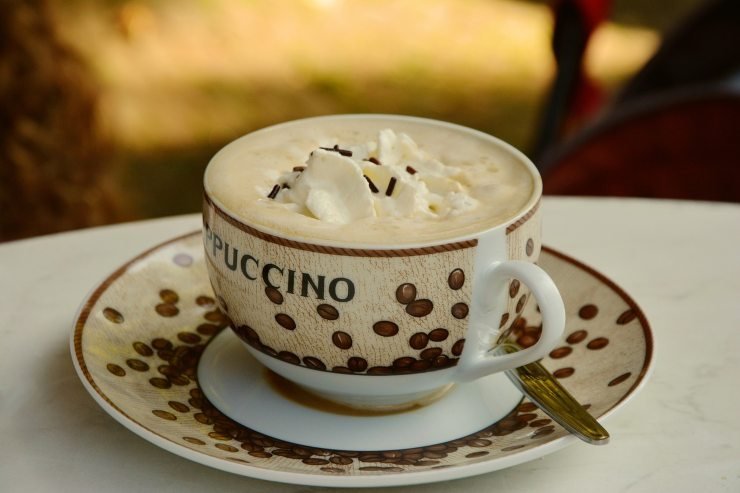 Scopriamo perché e quando smettere di assumere il cappuccino a colazione