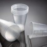 Bicchieri di plastica linee