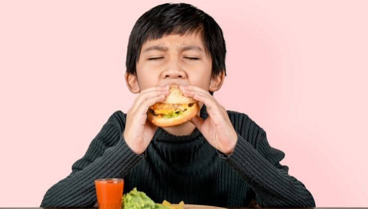 perché dovresti sapere cosa c'è negli hamburger dei fast food