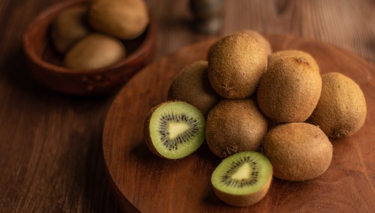 I kiwi maturano prima con questo trucco della nonna