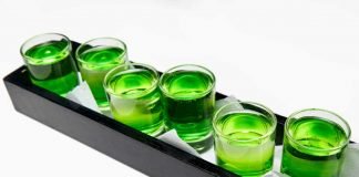 Come preparare un liquore verde smeraldo