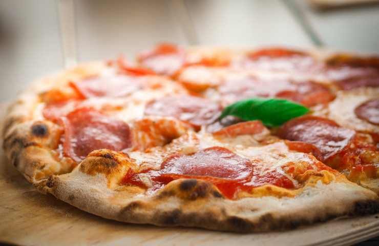 come preparare una pizza fatta in casa buonissima e digeribile 