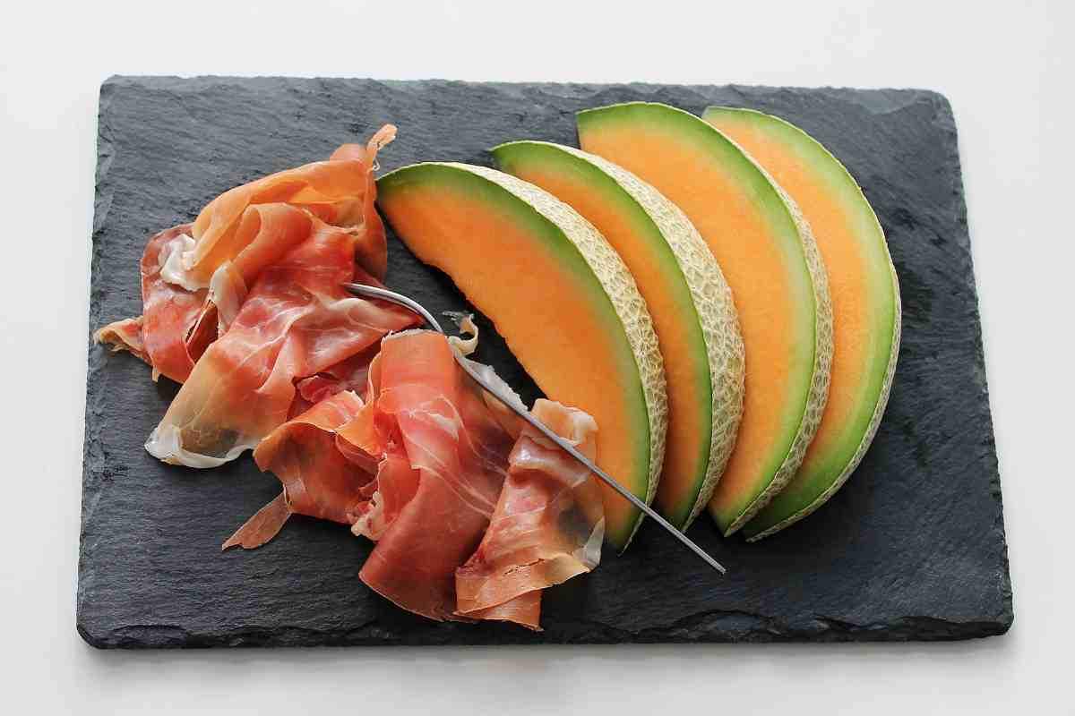 Melone e prosciutto crudo, fa bene o fa male?