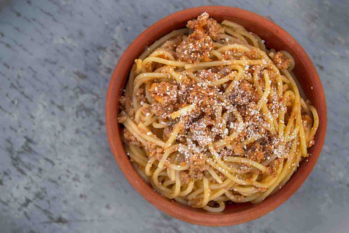 Prepara subito questi particolari spaghetti con acciughe