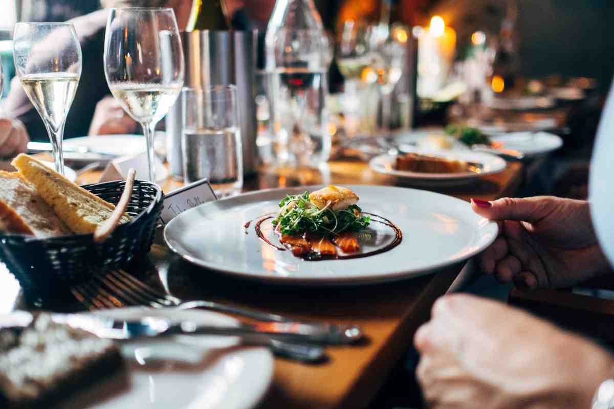 Ristorante chiuso dopo aver trovato una blatta