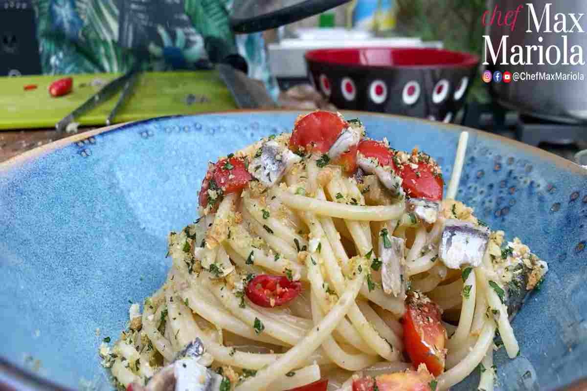 Ricetta per gli spaghetti con le alici dello chef Max Mariola 