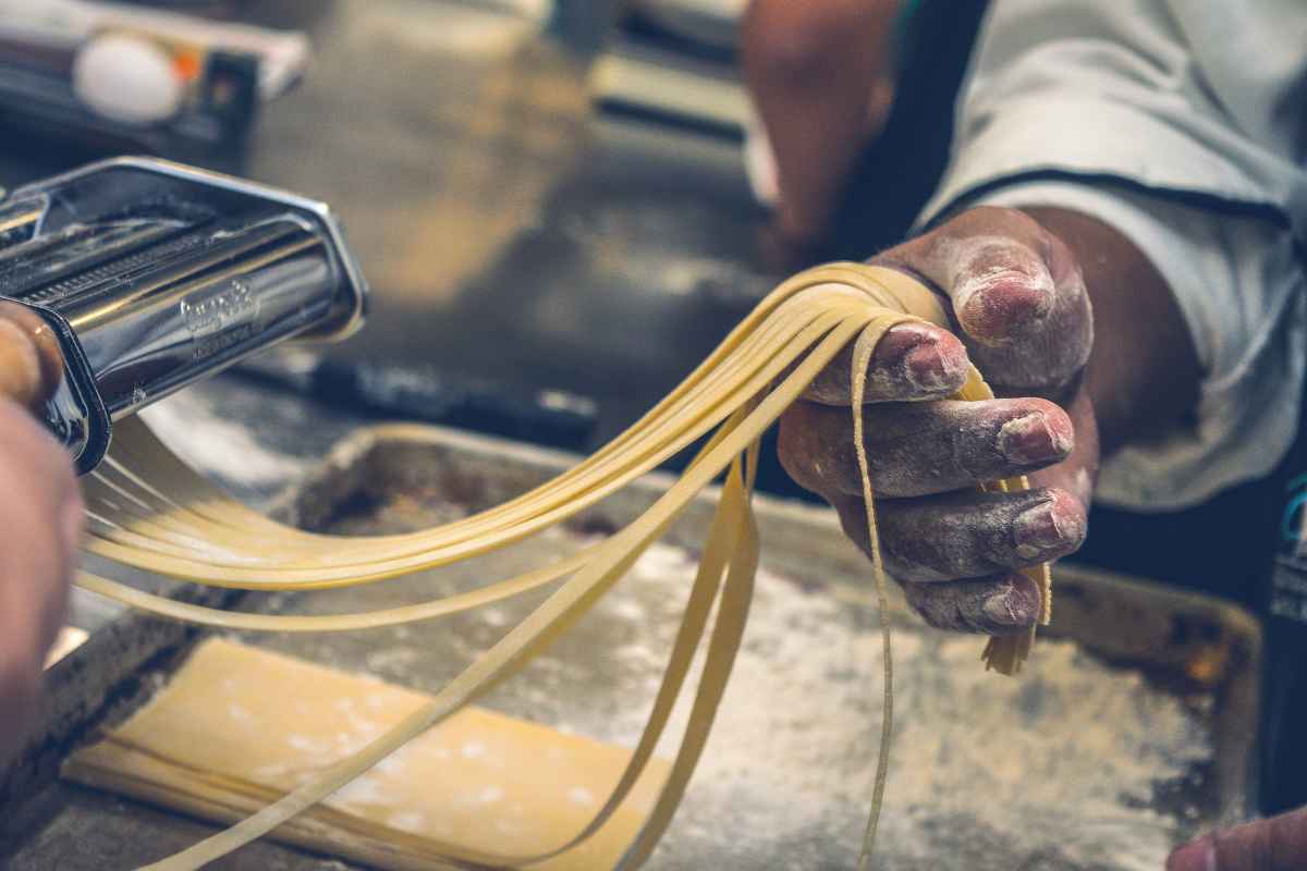 Blatta nella cucina di un ristorante famoso