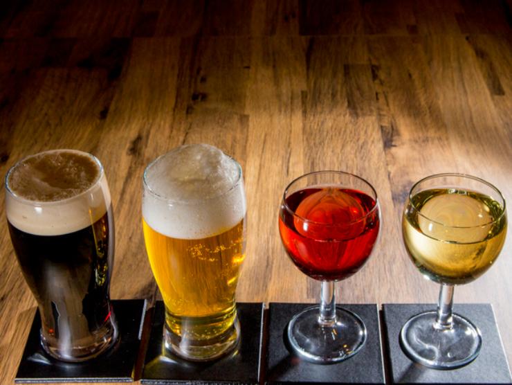 Bere vino o birra in estate?