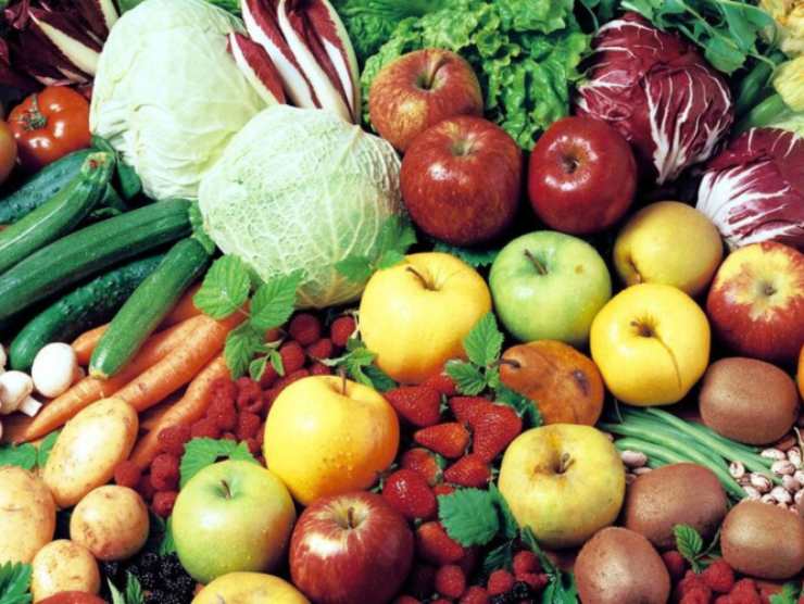 Frutta e verdura favoriscono il sonno anche in estate