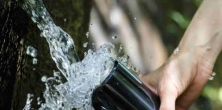 l'acqua che puzza di uovo andato a male ma che viene utilizzata per tantissime ricette