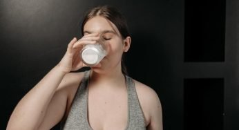 Lascia perdere quello scremato, è solo questo il migliore latte da bere: benefici infiniti per la salute e tanta bontà