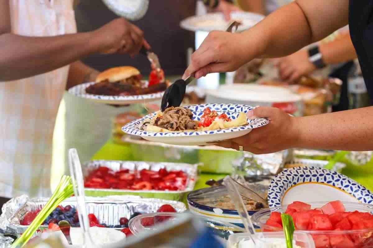 intossicazioni alimentari, attenzione a questi cibi estivi