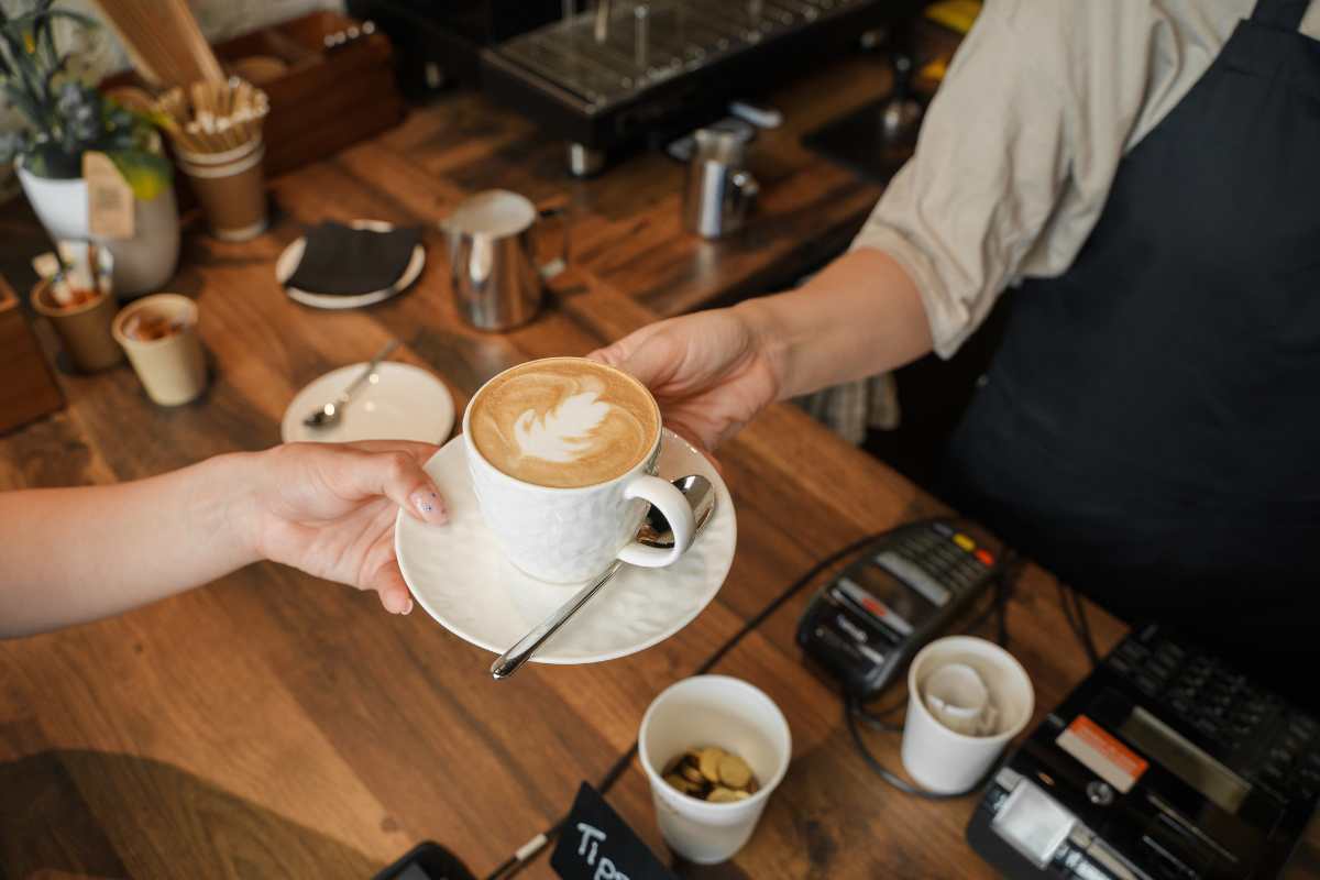 La trovata di un bar contro il caro prezzi