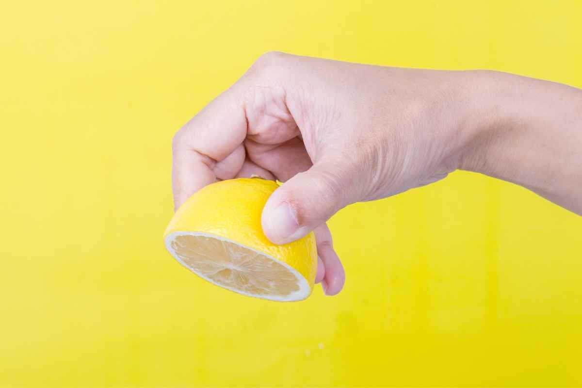 un trucco facile per spremere il limone davvero bene