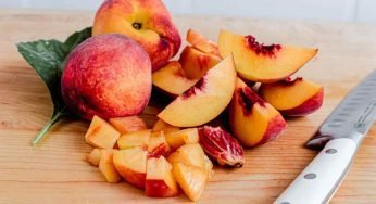 Pan di pesche, l’idea anti spreco per la colazione e la merenda: anche da portare a scuola