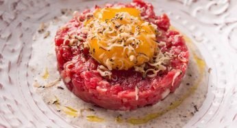 Buona la tartare, ma stai attento: queste carni non vanno assolutamente mangiate crude | Rischi gravi malattie