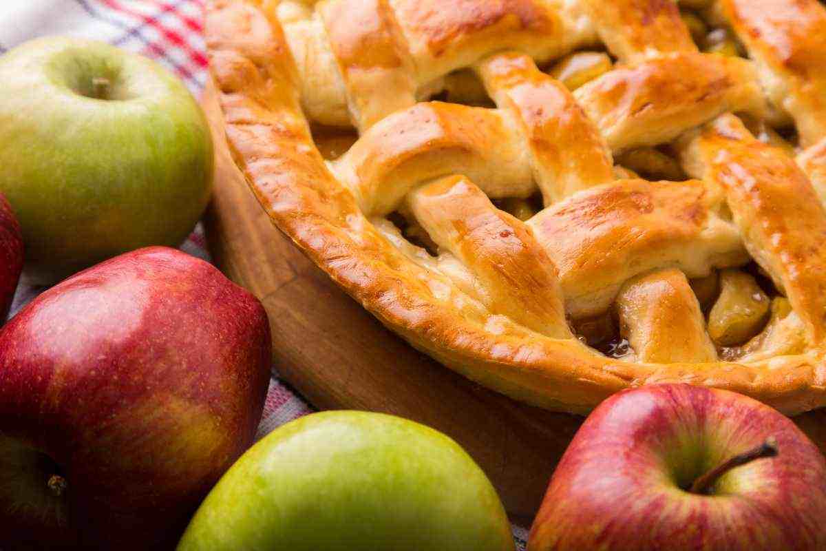 ecco una ricetta furbissima per preparare la torta di mele in pochissimo tempo