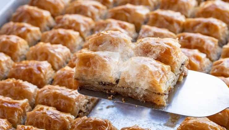 torta di mele rustica, una ricetta leggera e soffice di un dessert veloce da preparare