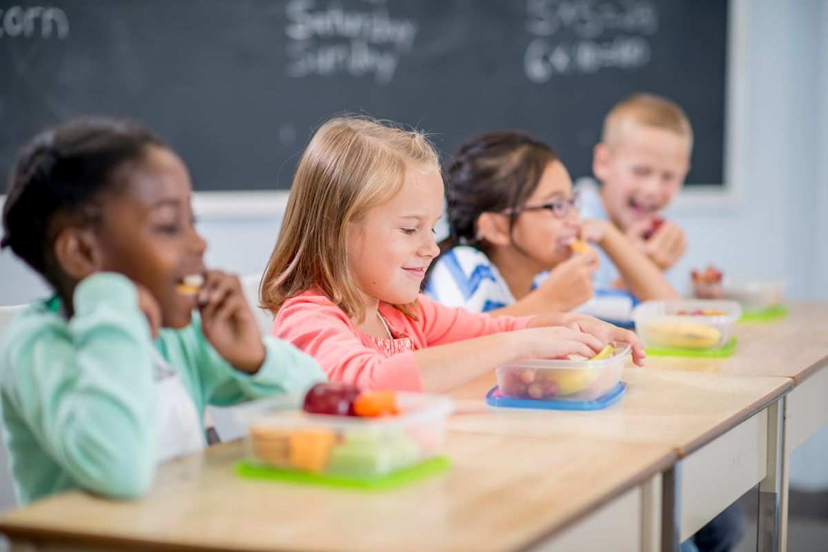 Come insegnare ai più piccoli a fare merenda