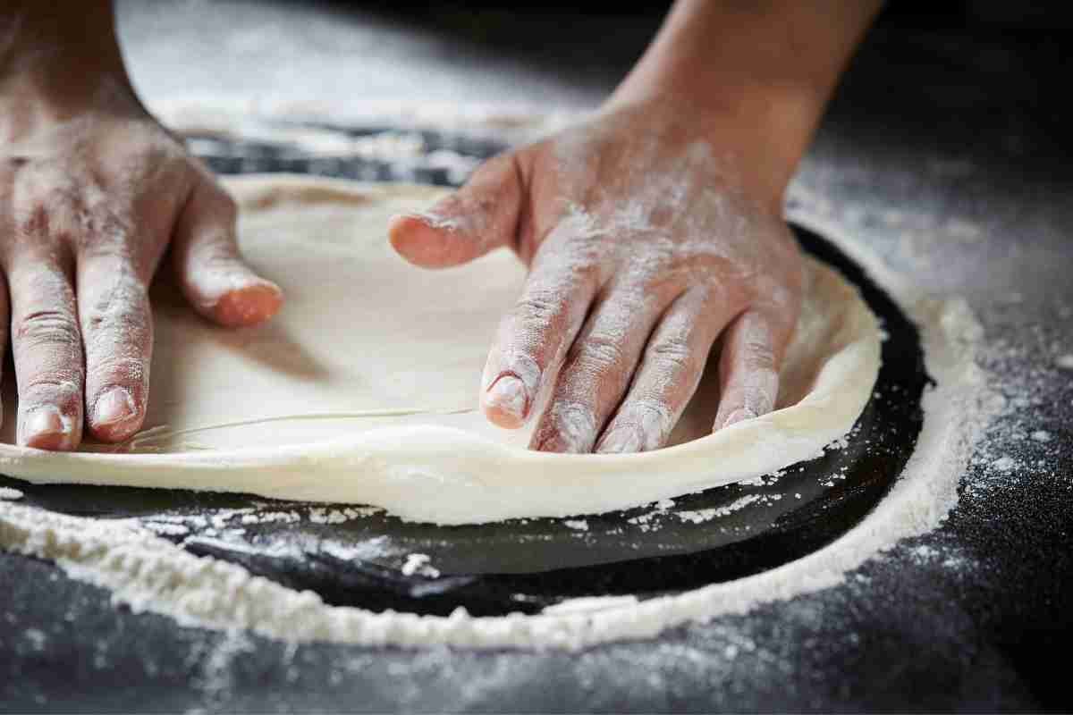 pizza tipica abruzzese, ricetta con la salsiccia